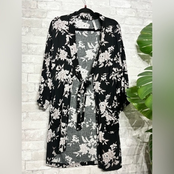 3/$30 _ SPIRITUAL GANGSTER | Floral Maya Kimono Black Grey one size fits most - Picture 10 of 12